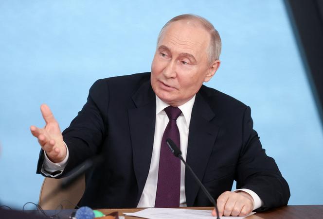 Putin threatens to arm countries that could hit Western targets | WN24 1 In this pool photograph distributed by Russian state agency Sputnik, Russia's President Vladimir Putin speaks with heads of International news agencies in Saint Petersburg on June 5, 2024.
