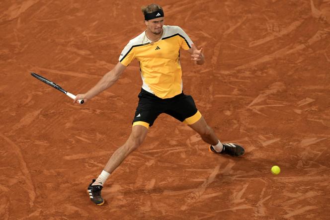 Zverev reaches his fourth consecutive semifinal in Parisian tournament | WN24 1 Germany's Alexander Zverev plays a forehand return to Australia's Alex De Minaur during their men's singles quarter final match on Court Philippe-Chatrier on day eleven of the French Open tennis tournament at the Roland Garros Complex in Paris on June 5, 2024.