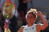L’Italienne Jasmine Paolini, tout sourire après sa victoire face à la Russe Mirra Andreeva, le 6 juin 2024, à Roland-Garros. 