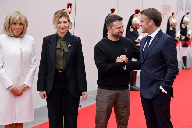 Ukrainian President Volodymyr Zelenskyy and his wife Olena Zelenska, arrive with French President Emmanuel Macron and his wife Brigitte Macron at the international ceremony at Omaha Beach.