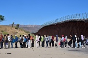 Des migrants à Jacumba Hot Springs, en Californie, le 5 juin 2024.