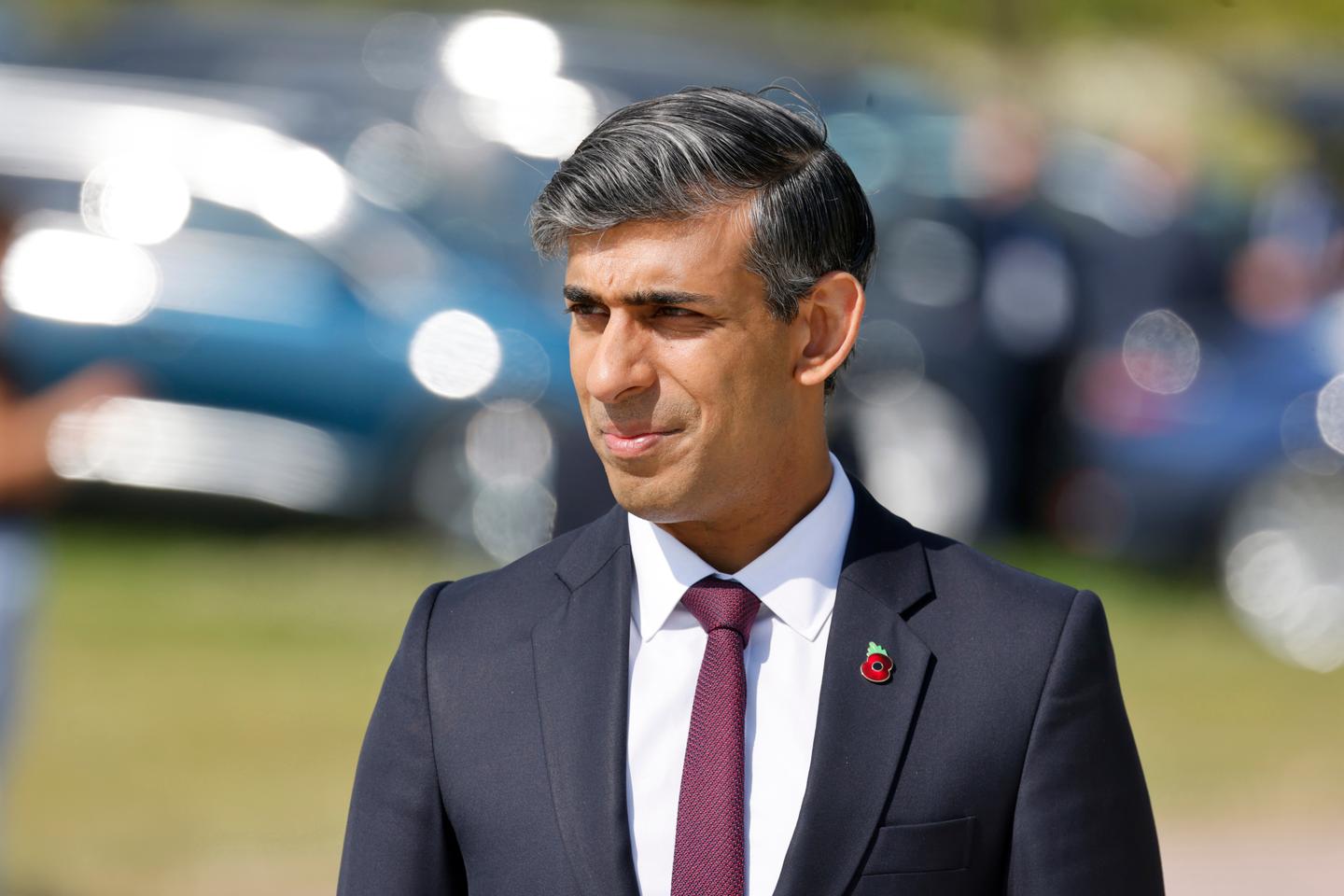 Rishi Sunak apologizes for leaving D-Day commemorations early