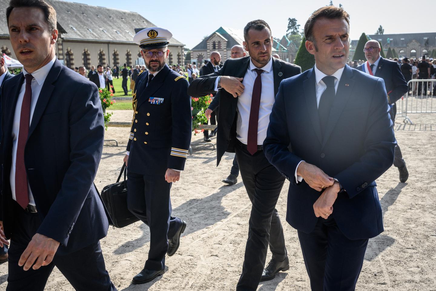 80th anniversary of D-Day: Emmanuel Macron intertwines commemorations and election campaign