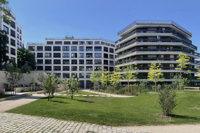 L’îlot de l’avenue du Docteur-Arnold-Netter, dessiné par le cabinet R Architecture, à Paris (12ᵉ), en juin 2024.