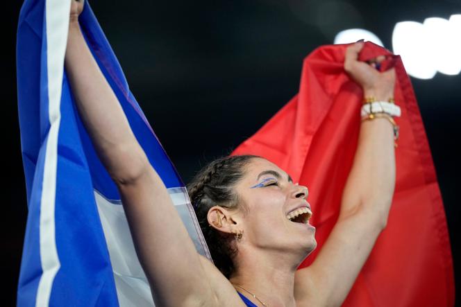 Oriana Lazraq-Khalas esulta dopo aver vinto la medaglia d'argento ai Campionati Europei di atletica leggera nell'eptathlon l'8 giugno 2024 a Roma.