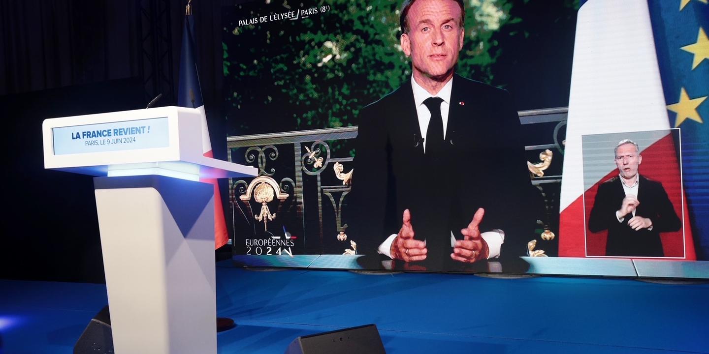 エマニュエル・マクロン大統領、RNの歴史的な得点を受けて国会の解散を発表