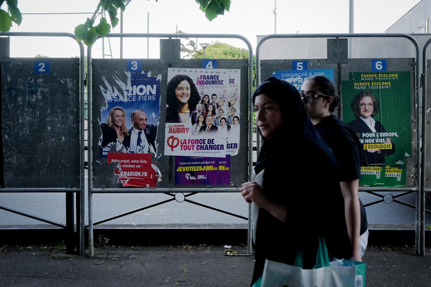 Regarder la vidéo Après l’annonce de la dissolution, les inquiétudes des maires de banlieue : « J’ai vu de la peur, ce soir »