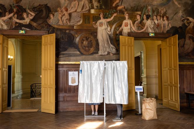 Une mairie d’arrondissement à Paris, lors des élections européennes, le 9 juin 2024.
