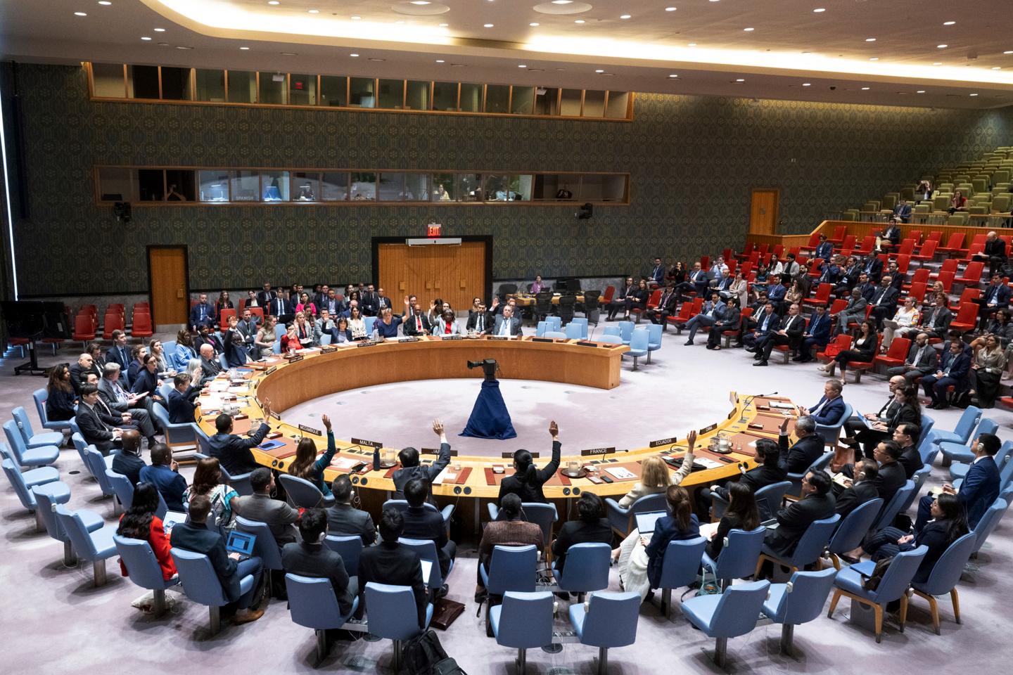 Gaza: UN adopts US-supported resolution on three-phase ceasefire