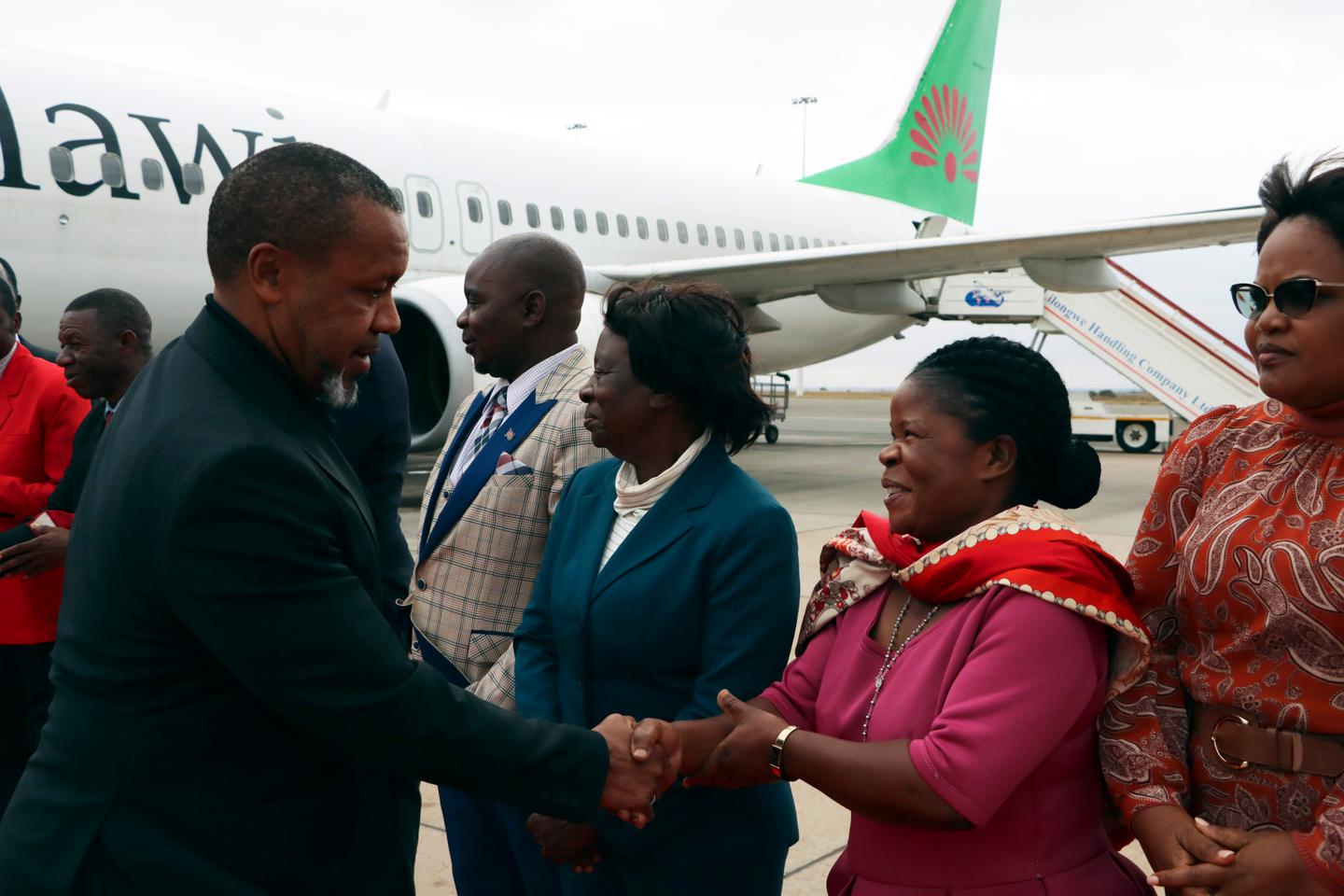 Malawi's vice president and 9 others have died in a plane crash, president says