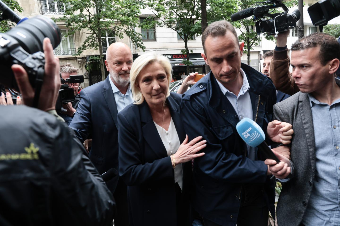 Le Pen on track to dismantle the French right