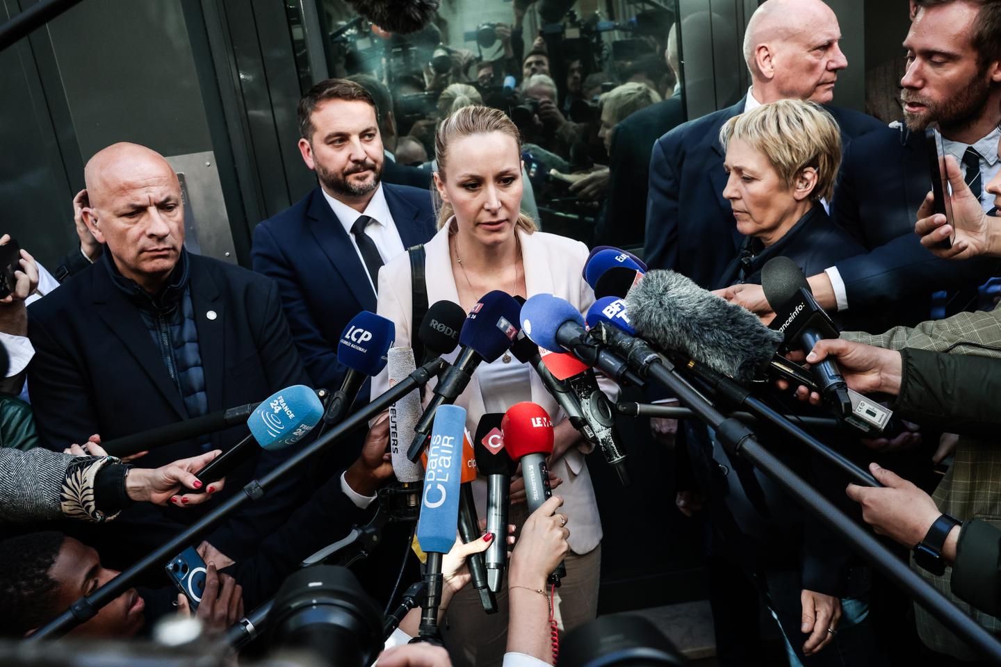 French snap elections: Le Pen and niece strive for far right's reconciliation