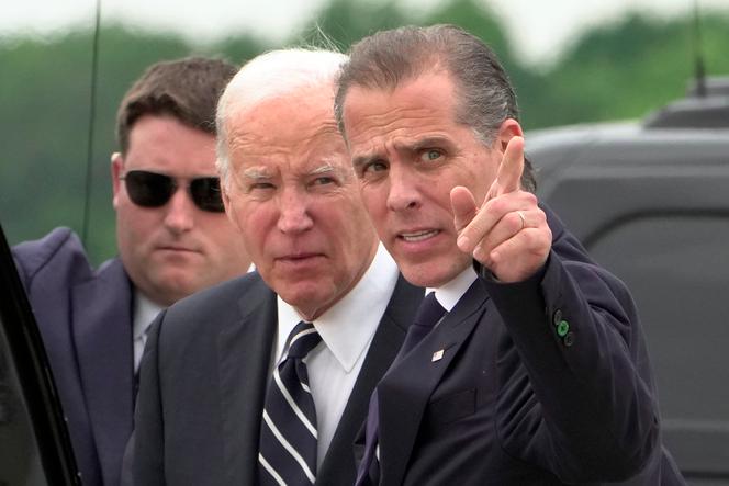 US-Präsident Joe Biden spricht am 11. Juni 2024 mit seinem Sohn Hunter Biden auf der New Castle Air Force Base in Delaware.