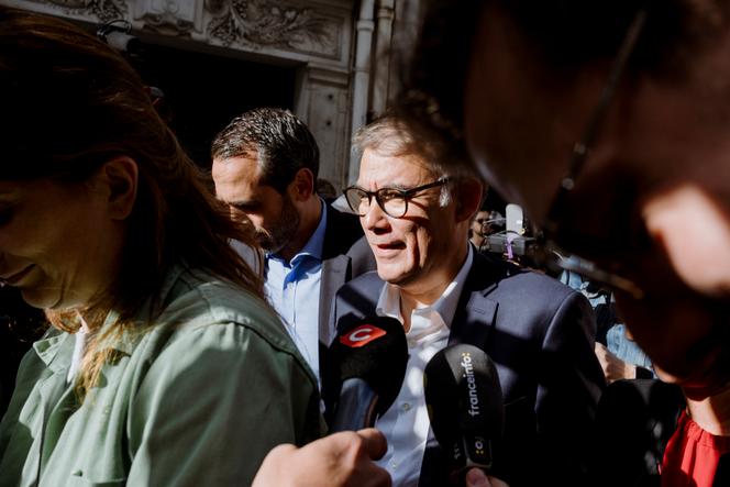 Olivier Faure, premier secrétaire du Parti socialiste, arrive devant le siège d’Europe Ecologie-Les Verts, à Paris, le 10 juin 2024.