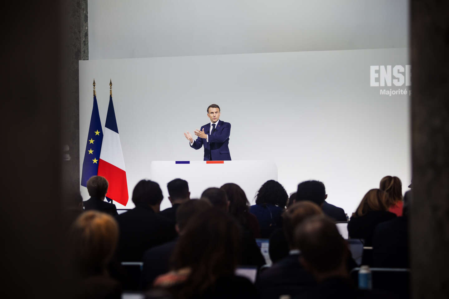 Regarder la vidéo « Il faudra supprimer un échelon territorial », estime Emmanuel Macron