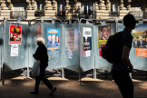 Des panneaux électoraux à l’occasion des élections européennes, à Paris, le 9 juin 2024.