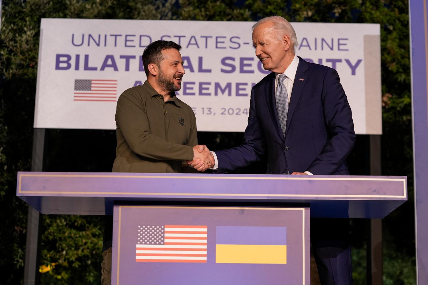 Biden talks with Zelensky, announces new military aid for Kyiv