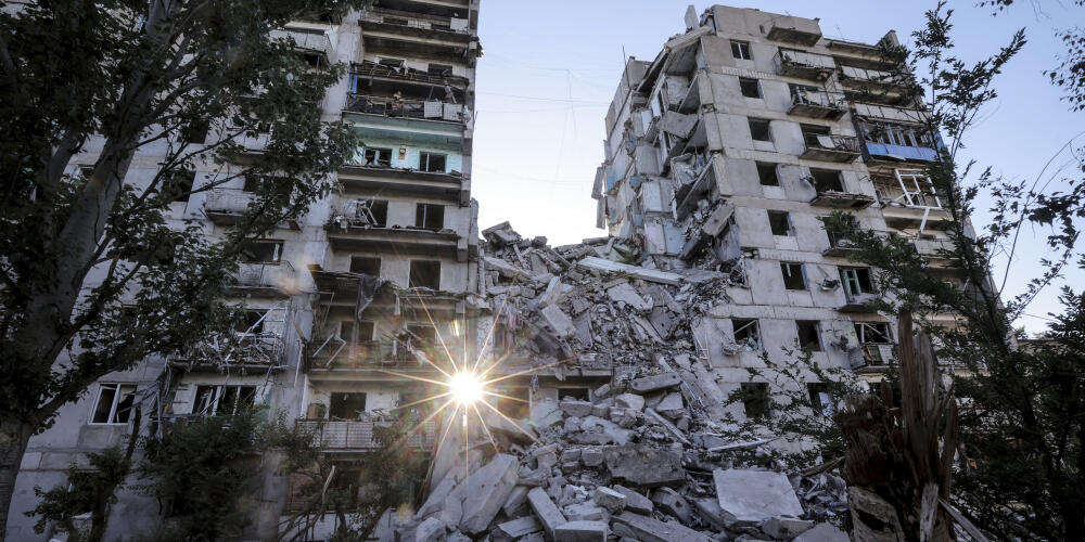 Un immeuble de Torestk en partie détruit par des bombardements russes, dans la région de Donetsk, le 13 juin 2024.