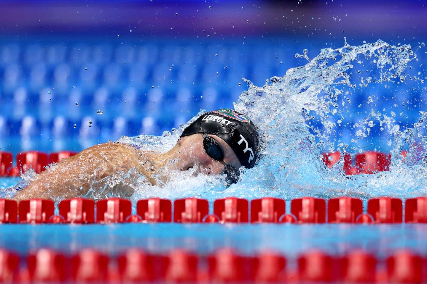Regarder la vidéo Paris 2024 : la star américaine de la natation Katie Ledecky décroche une quatrième qualification olympique