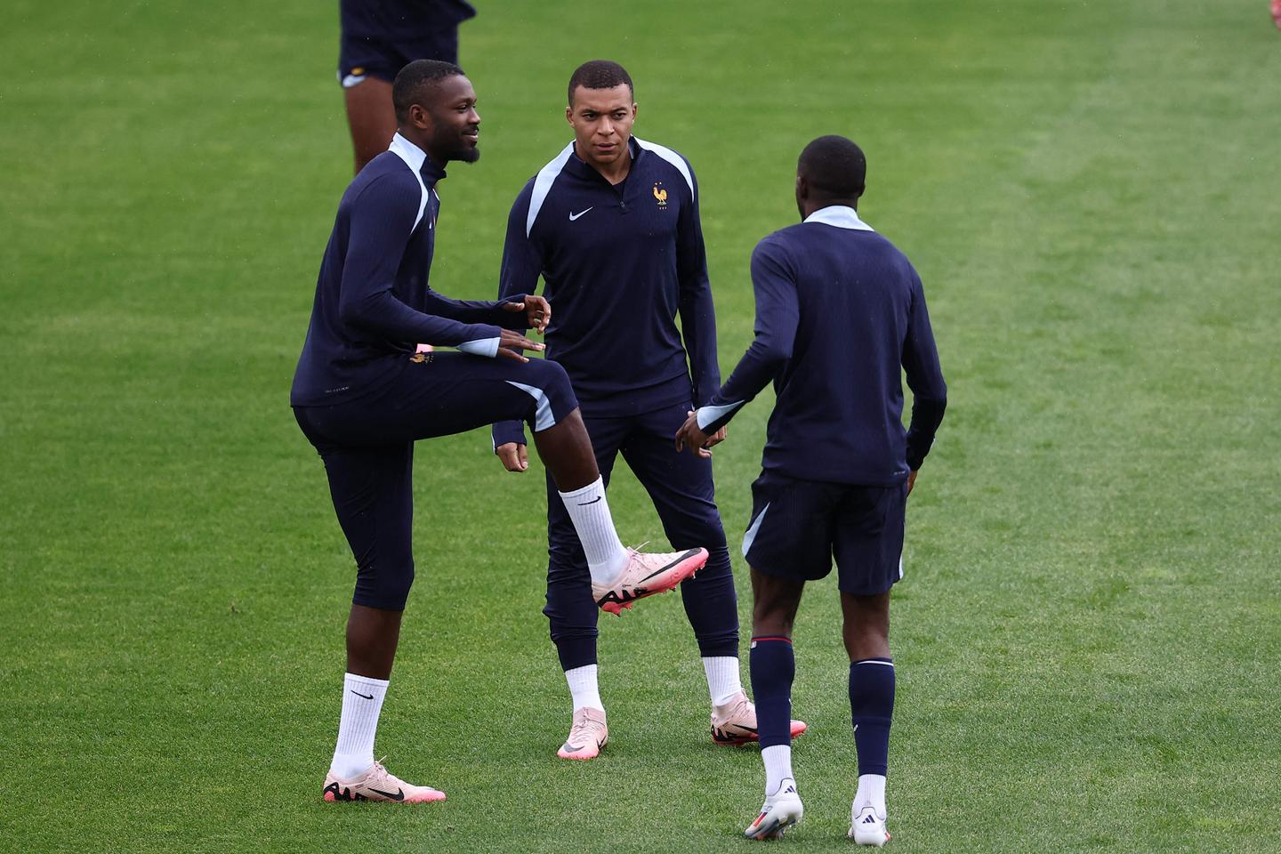 Entre l’équipe de France de football et l’extrême droite, trois décennies d’attaques et de ripostes