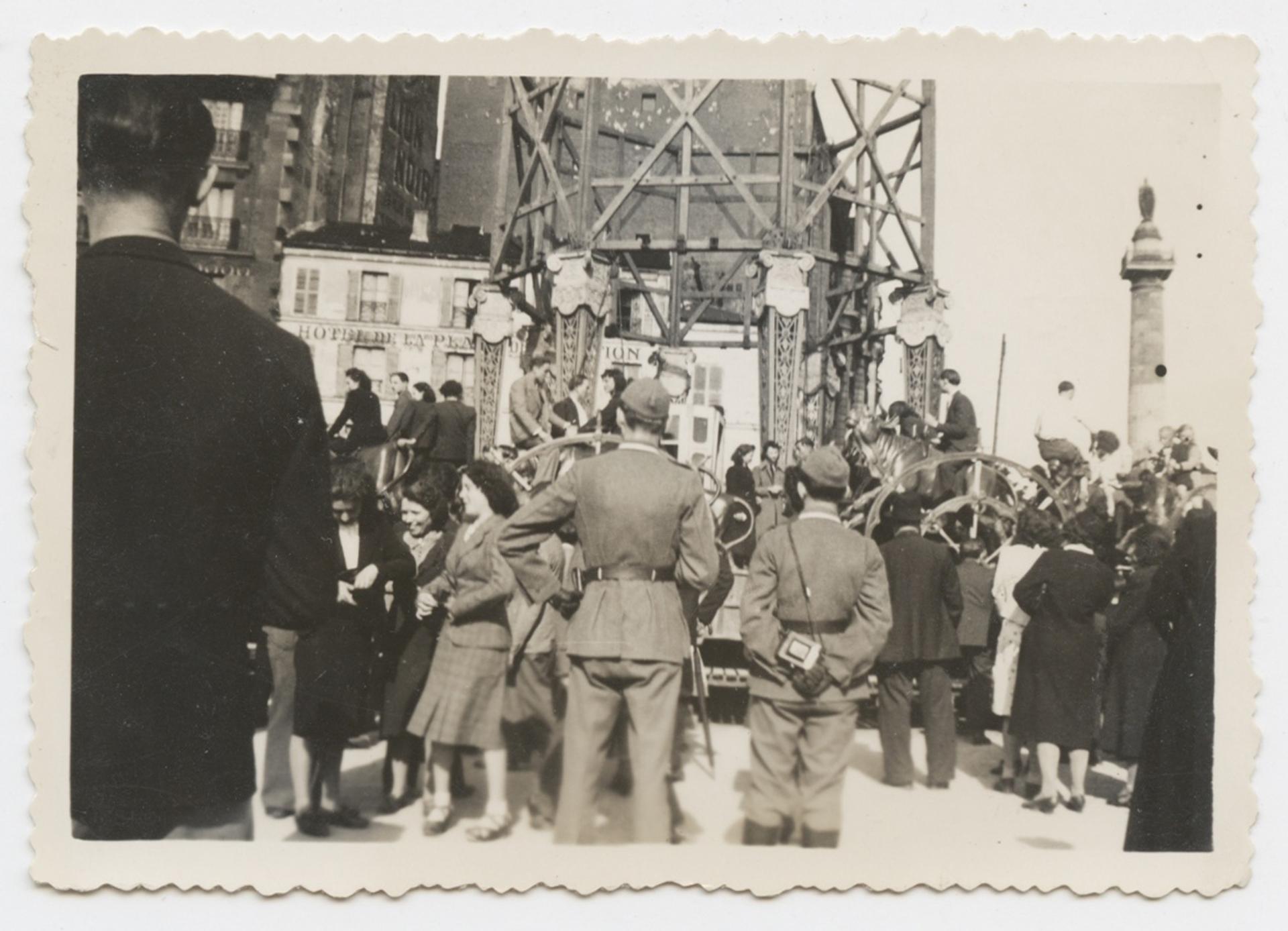 "At the Fête de la Nation, the Fritzes are astonished that the 'vanquished' are enjoying themselves while the 'victors' are bored... June 8, 1941, 4 pm," reads the back of the photograph.