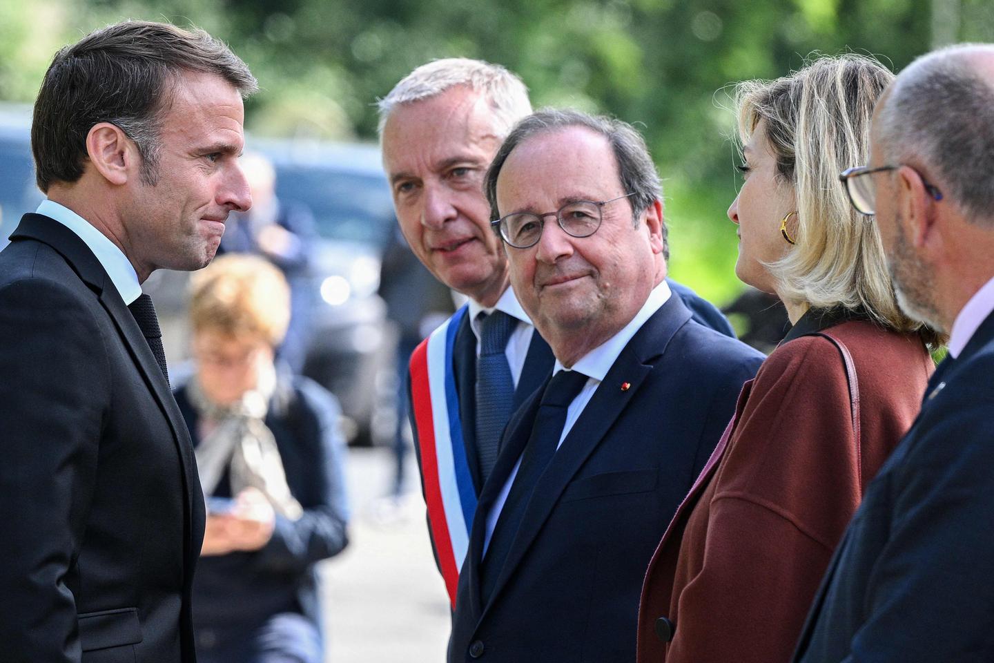French elections rekindle Macron-Hollande hostility