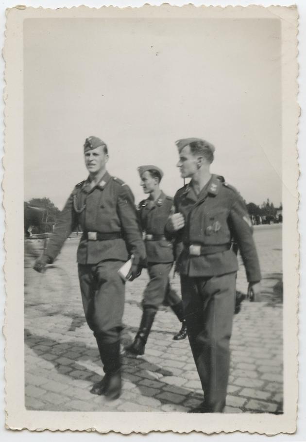 "Look at the kindly face of the gentleman on the left, monsieur does not wish to be photographed. Saint-Cloud, September 22, 1940, 3:20 pm," the back of the photograph reads.