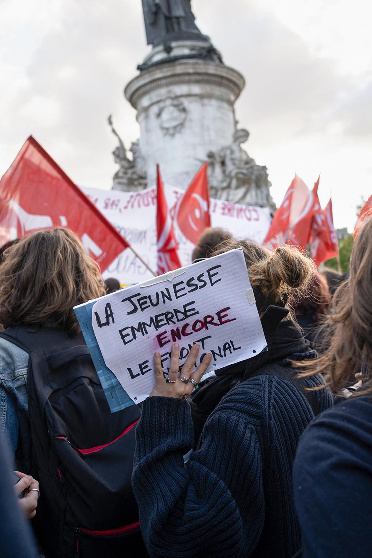 « La jeunesse emmerde le Front national » le retour d’un slogan punk