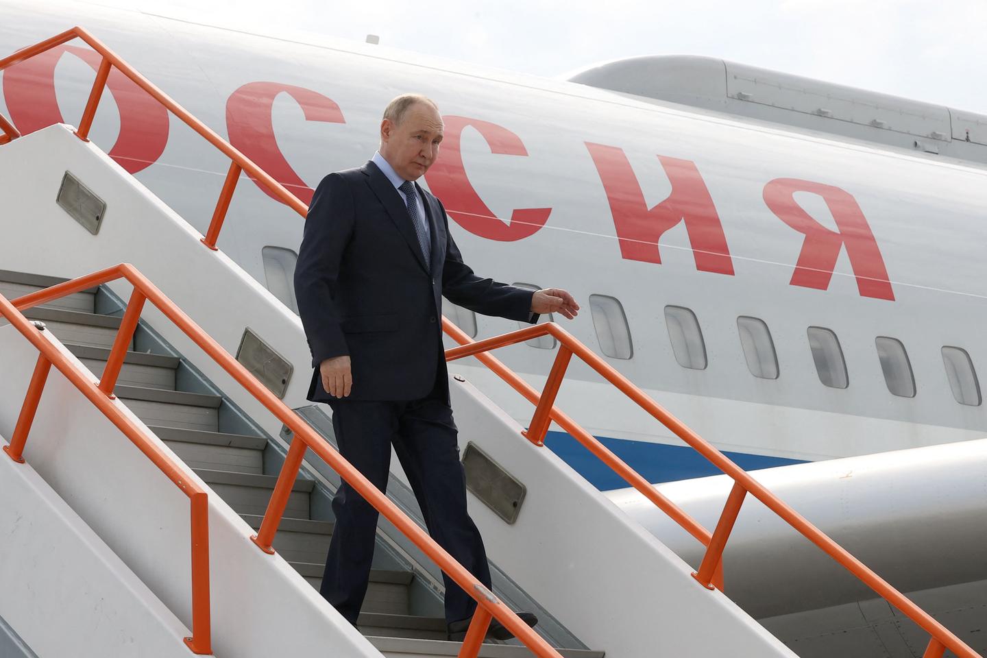 Putin arrives in North Korea and hails its support for Ukraine war