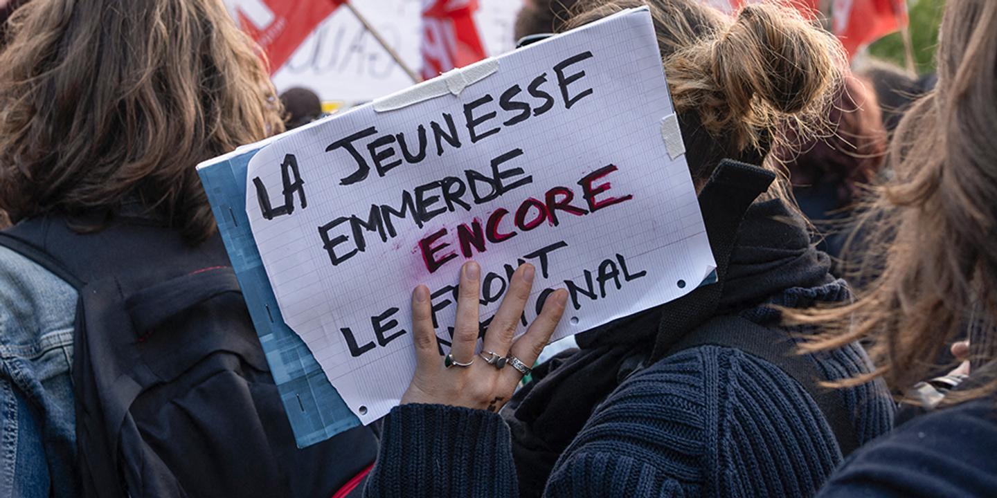 « La jeunesse emmerde le Front national » le retour d’un slogan punk