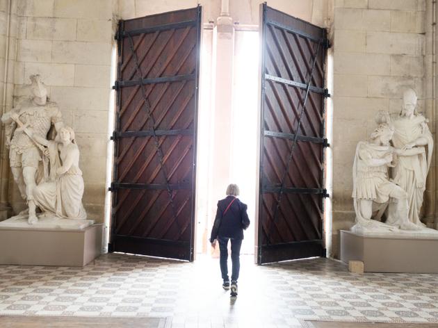 Danielle Gautier, 79 ans, est catholique pratiquante, elle se rend à la messe toutes les semaines. Elle vote traditionnellement LR, a sauté le pas, et a voté RN aux élections européennes. Les questions d’insécurité et d’immigration sont les premiers motifs de son choix. « On se demande toujours si mes petits-enfants vont rentrer le soir, même s’ils sont dans une école privée. On en est là. » Elle ne cache pas non plus sa colère contre Macron. « Un gamin pas content, qui cherche à nous punir. » Cholet, le 16 juin 2024.