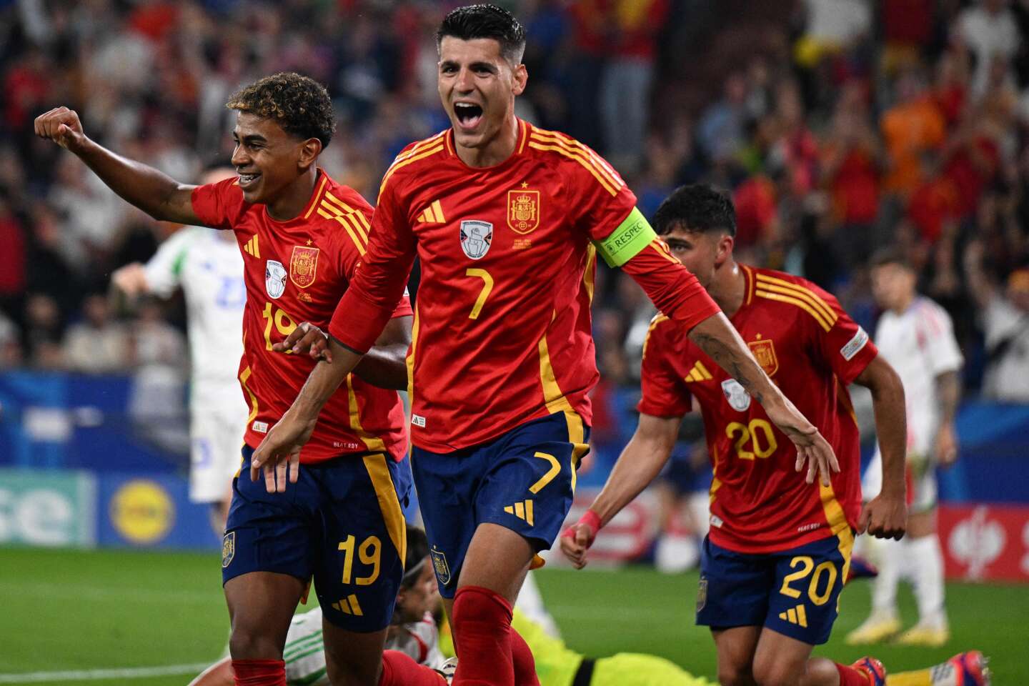 Regarder la vidéo Espagne-Italie : le résumé de la victoire de la Roja, qualifiée pour les huitièmes de finale