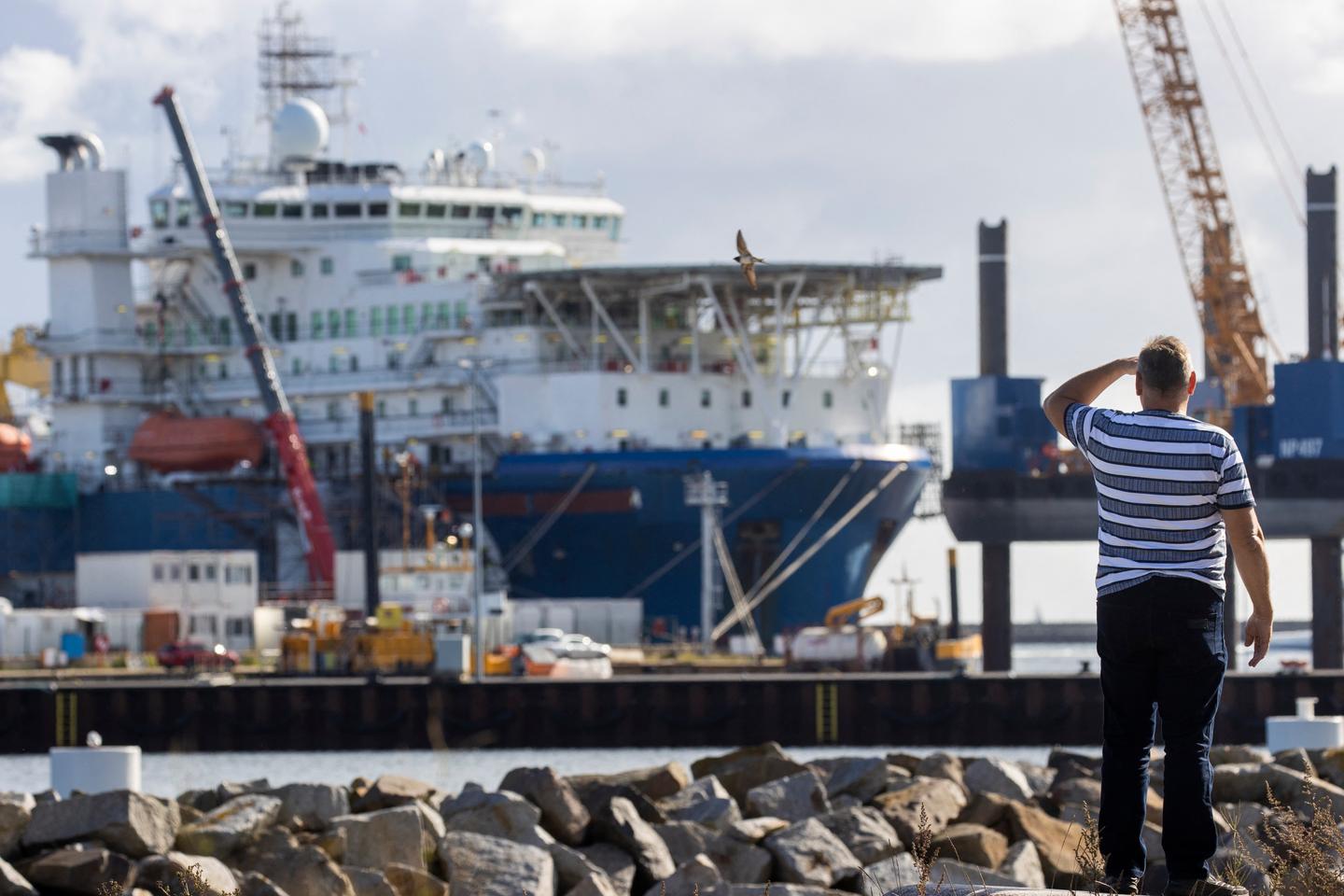 In the North Sea, Russia conceals espionage activities with commercial ships