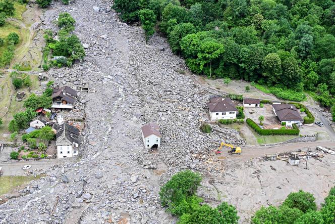 Het dorp Sort, in het Zwitserse kanton Graubünden, veroorzaakte na zware regenval op 23 juni 2024 overstromingen en aardverschuivingen. 
