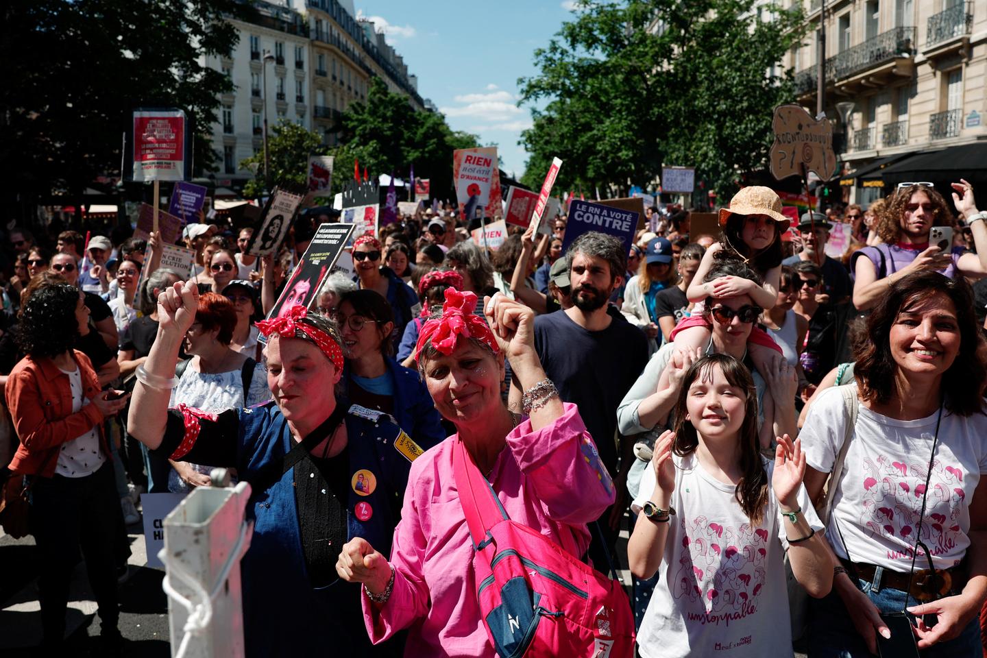 French elections: Feminists march as campaign in full swing on last week-end