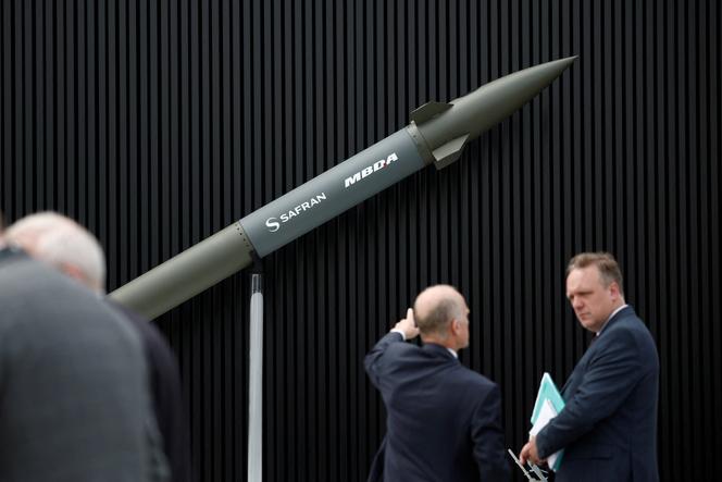 Un missile Safran et MBDA est présenté au Salon international de la défense terrestre et aérienne et de la sécurité Eurosatory, à Villepinte (Seine-Saint-Denis), le 17juin  2024. 