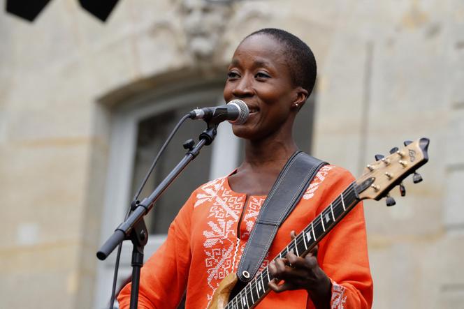 La chanteuse malienne Rokia Traoré arrêtée en Italie en vertu d'un mandat d' arrêt européen