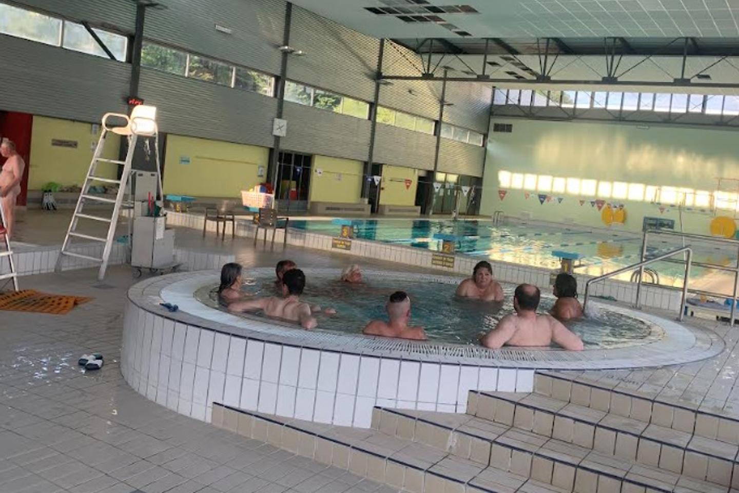 à la piscine d’Argenton-sur-Creuse, on peut se baigner sans maillot ni complexes
