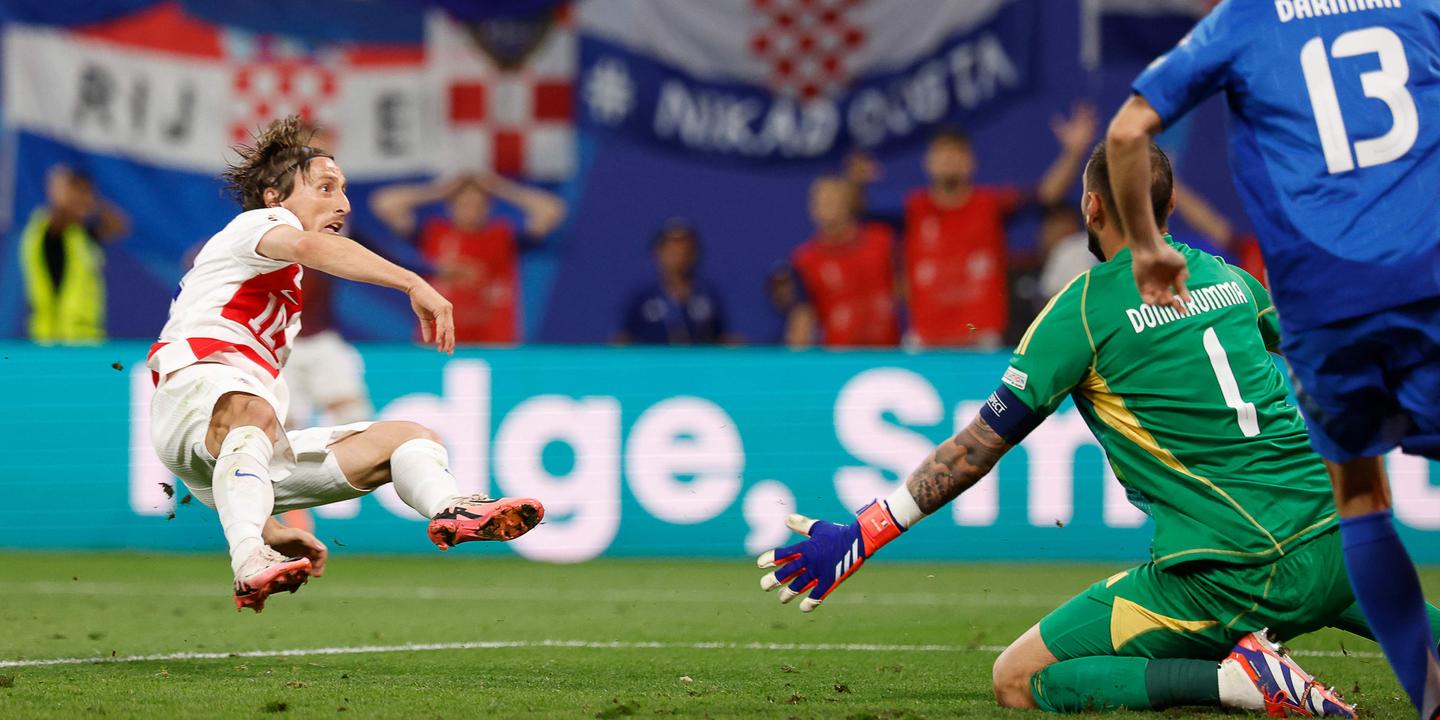 ザッカーニが最後の数秒でイタリアに勝利をもたらす！