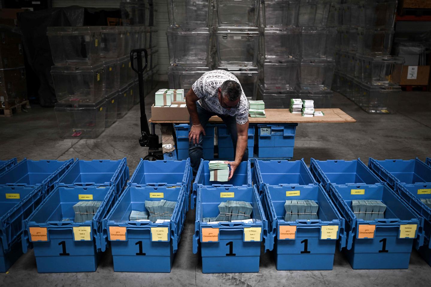 French elections: High turnout expected in snap vote