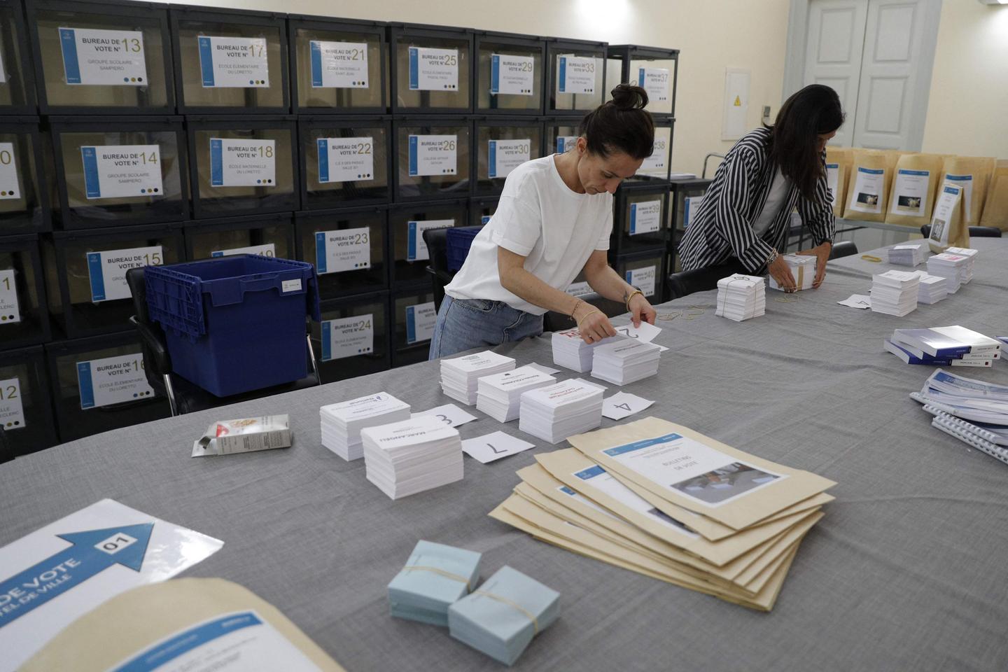 French elections poll: Far right holds large lead, with voters split in three blocs