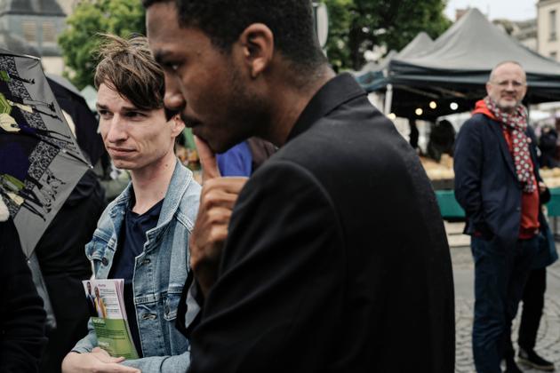 Alex Charpentier, 25, who was the local Socialist candidate in the 2022 legislative elections, at the Saint-Bonnet market, in Bourges, June 16, 2024.