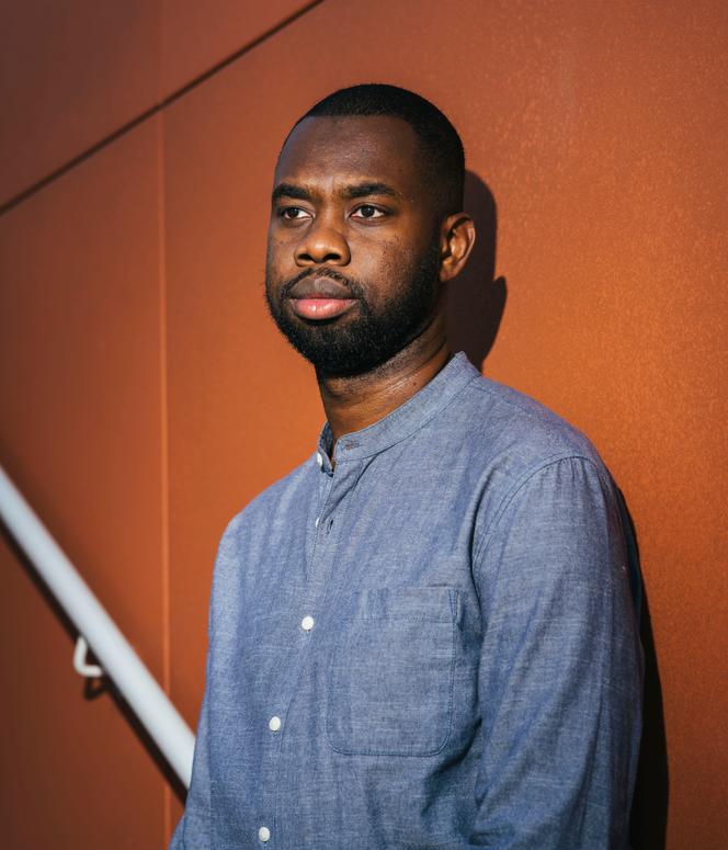 Salah-Eddine Gakou, journaliste franco-sénégalais, à Suresnes (Hauts-de-Seine), le 27 juin 2024. « Notre double culture est une richesse. Je suis né ici, j’ai des enfants ici, mais je suis aussi attaché à la culture léguée par mes parents. »