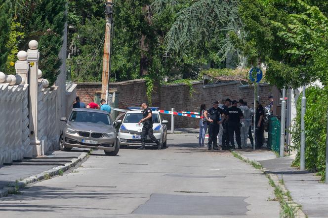 Serbische Polizisten in der Nähe der israelischen Botschaft in Belgrad am 29. Juni 2024.