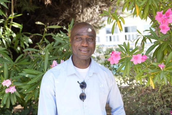 Serge Buccola (55 jaar oud) in zijn stembureau in het 5e arrondissement van Marseille op 30 juni 2024.