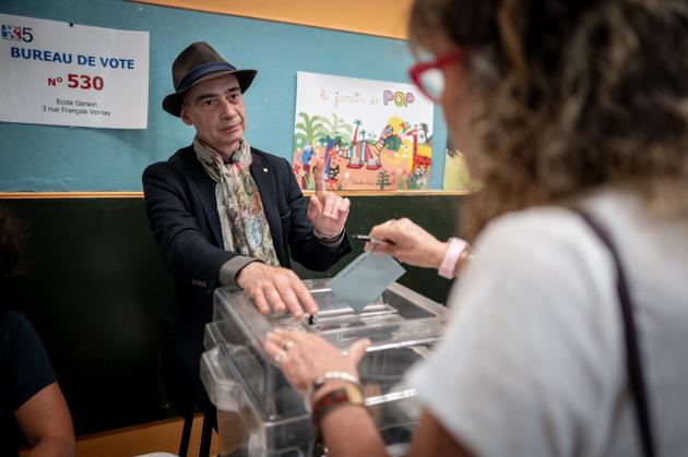 Philippe Carry, a clockmaker in Saint-Paul and president of polling station number 530 in Lyon's 5ᵉ arrondissement on Sunday, June 30, 2024.