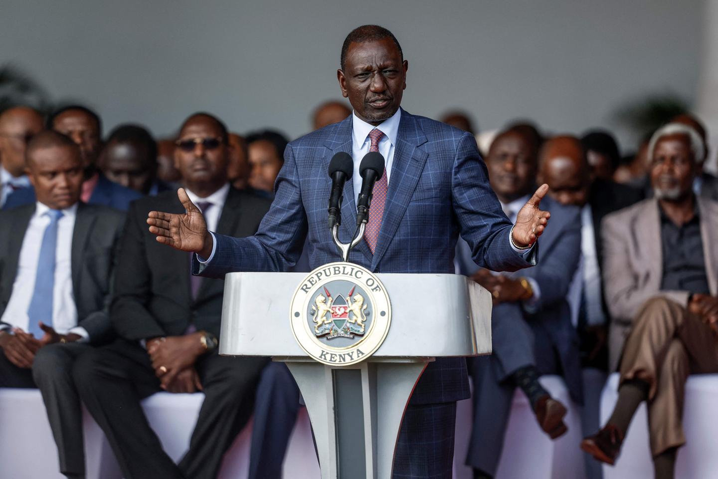 「私の手には血はついていない」と大統領は反応