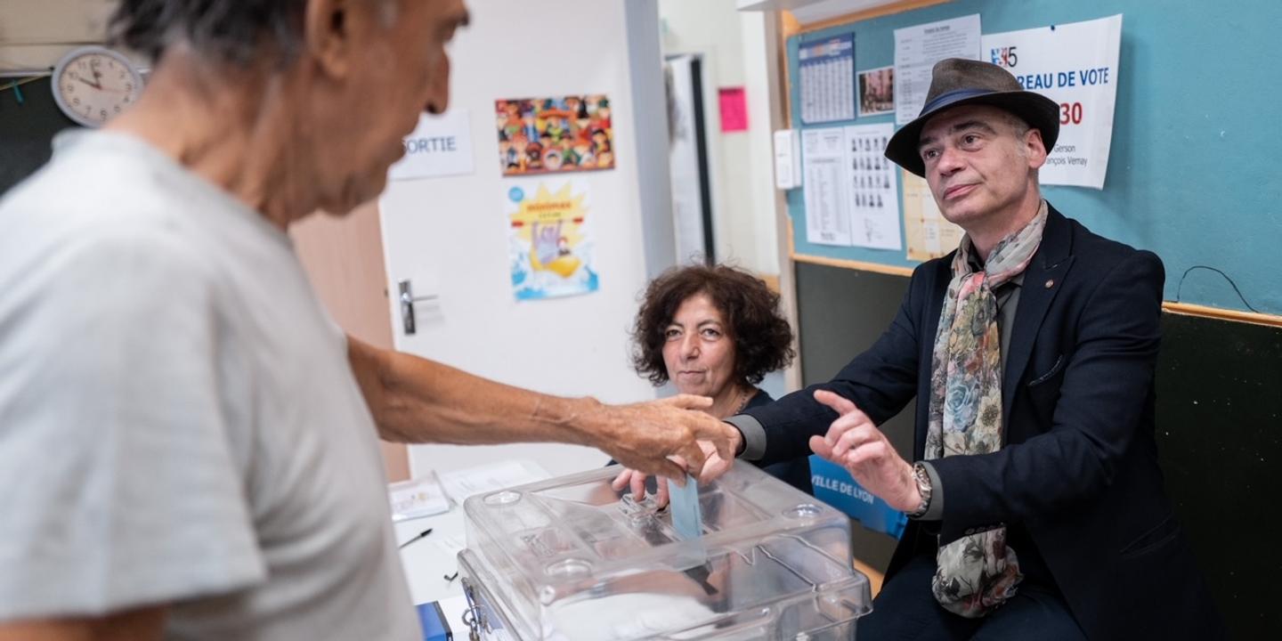 In Martinique en Guadeloupe kwalificeren kandidaten voor het Front National zich voor de tweede ronde in drie van de acht kiesdistricten