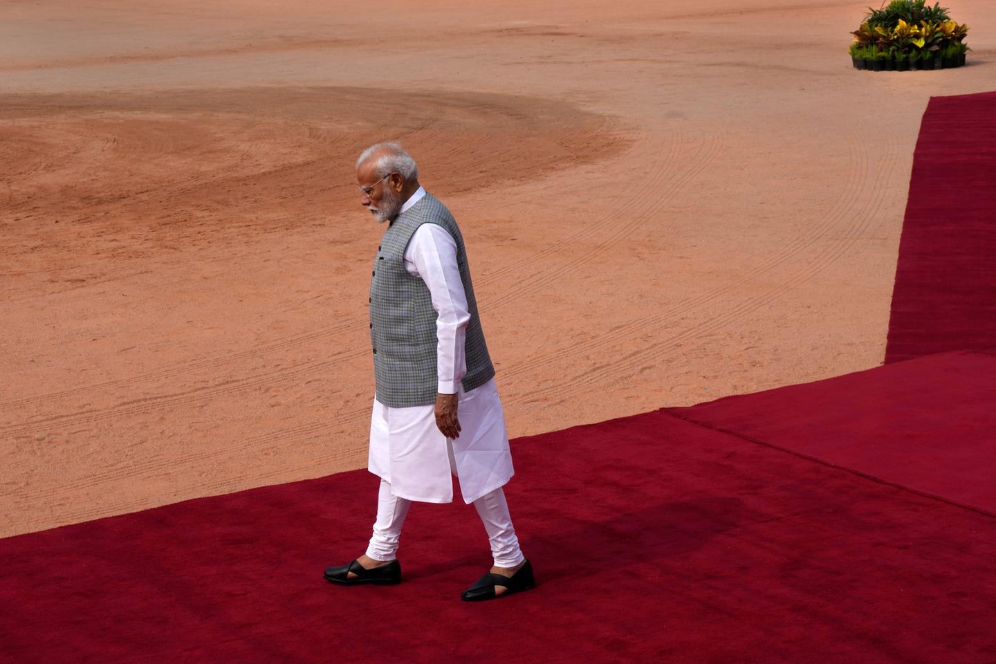 Modi pursues authoritarian policies in India, despite harsh criticism from own camp
