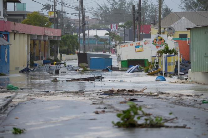 Une rue de Hastings inondée, à la Barbade, lundi 1ᵉʳ juillet 2024.